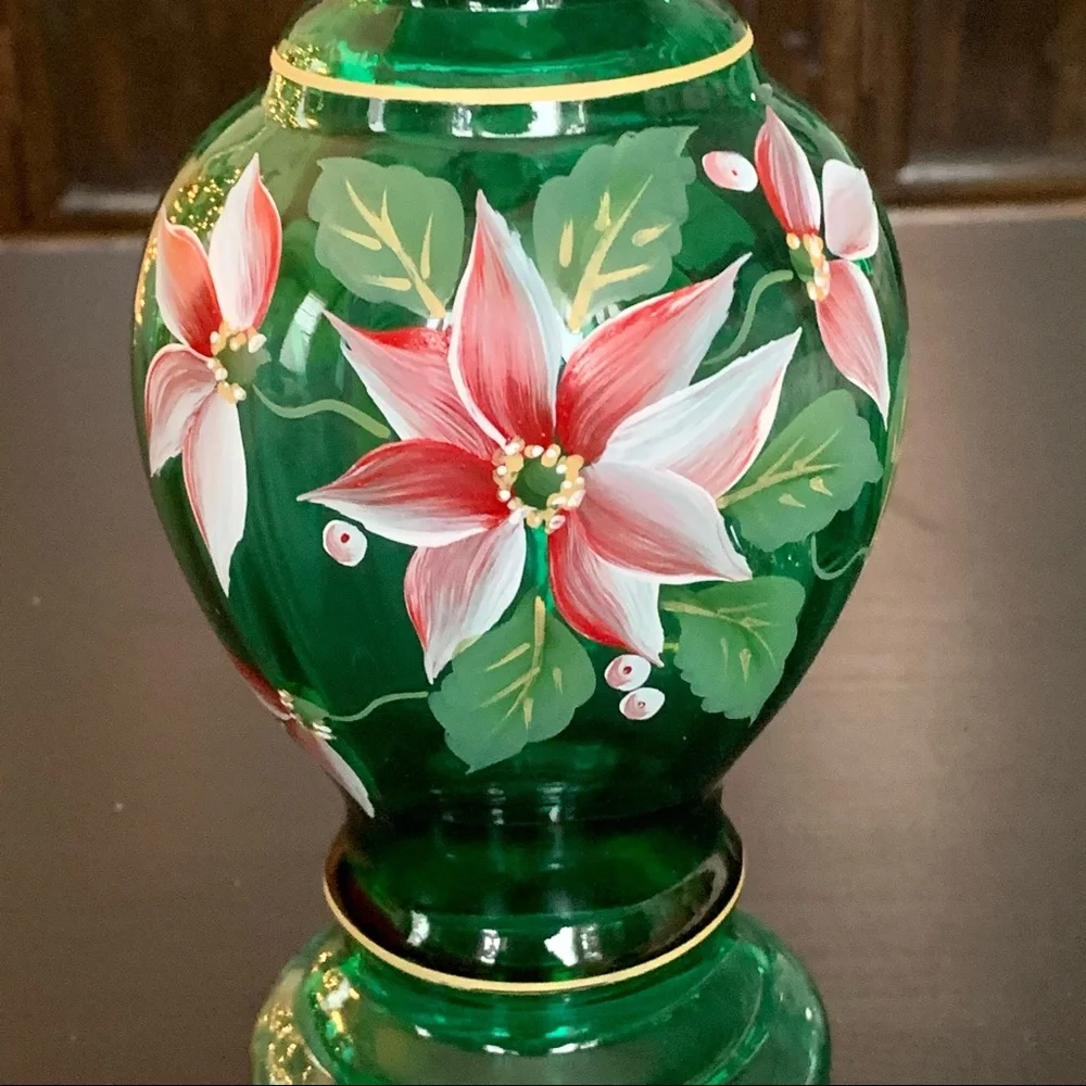 RARE - Fenton Artist Showcase Series Emarld Green Ruffle Glass Vase with Lilies - Picture 4 of 10